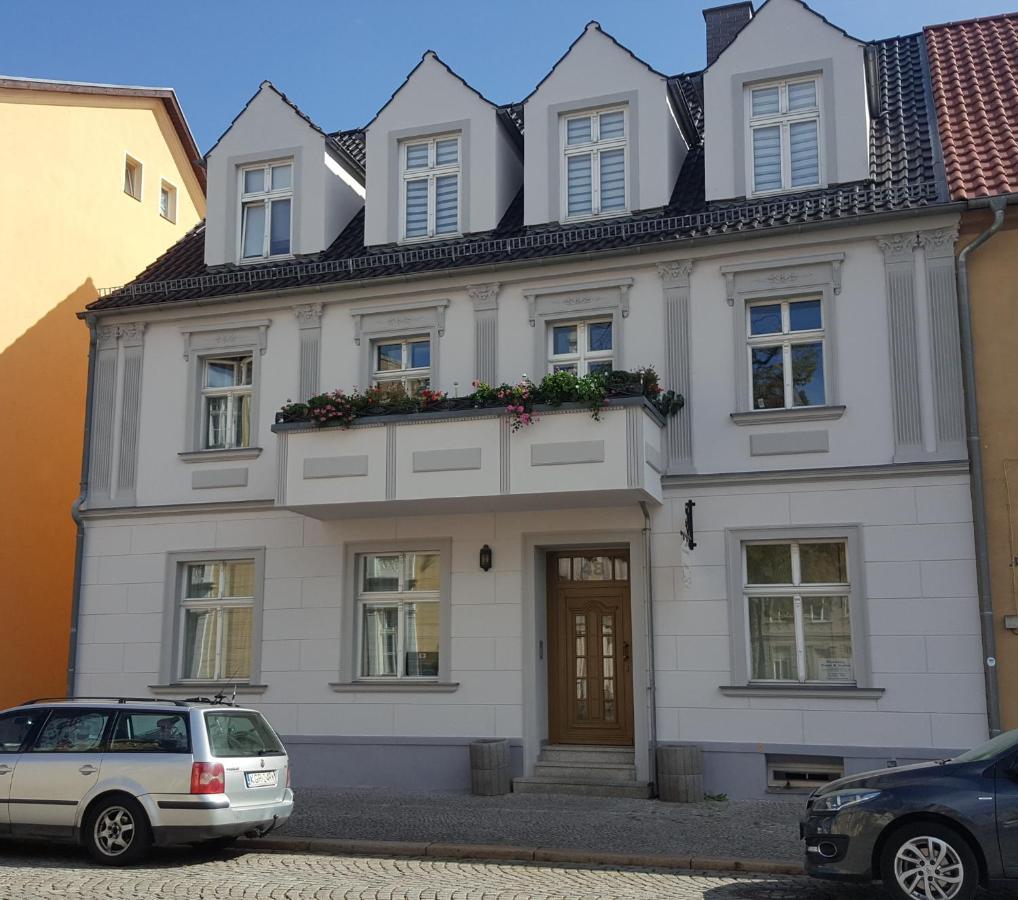 Ferienwohnung Am Marktplatz Eisenhüttenstadt Exterior foto